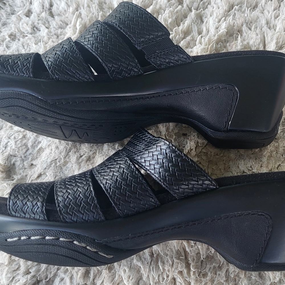 Black Step in Platform Sandals - Picture 4 of 4